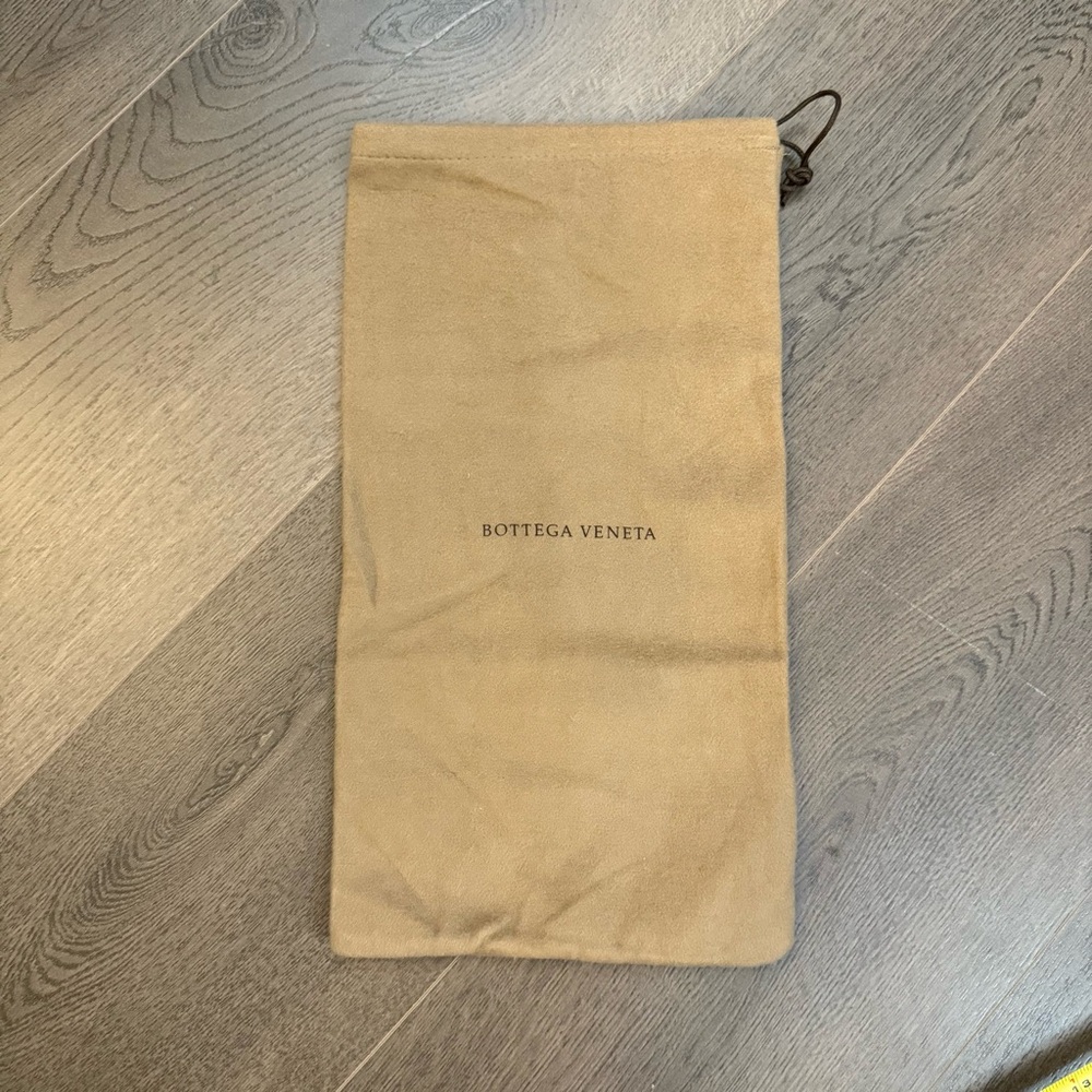 1 Bottega Veneta shoe dust bag